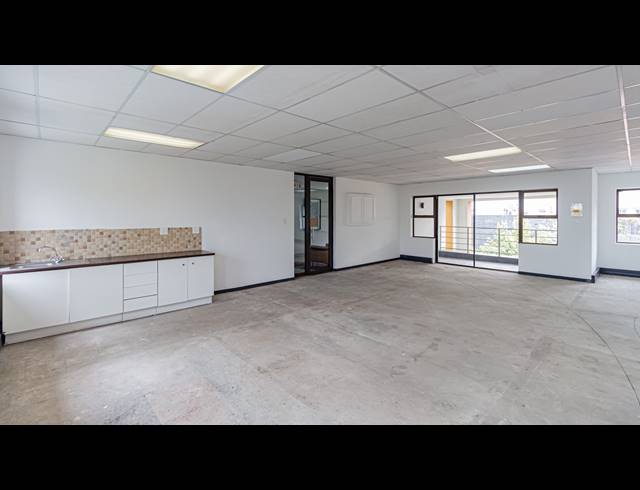345M² OFFICE TO LET IN DUNKELD WEST